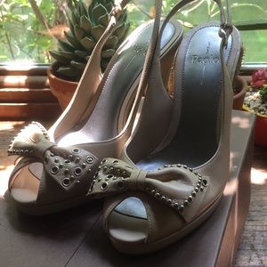 Linea Paolo Tan Size 4 peep toe Heels